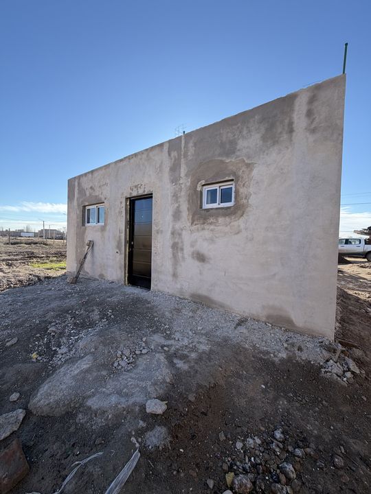 Casa Cassaforma con aberturas, vista lateral
