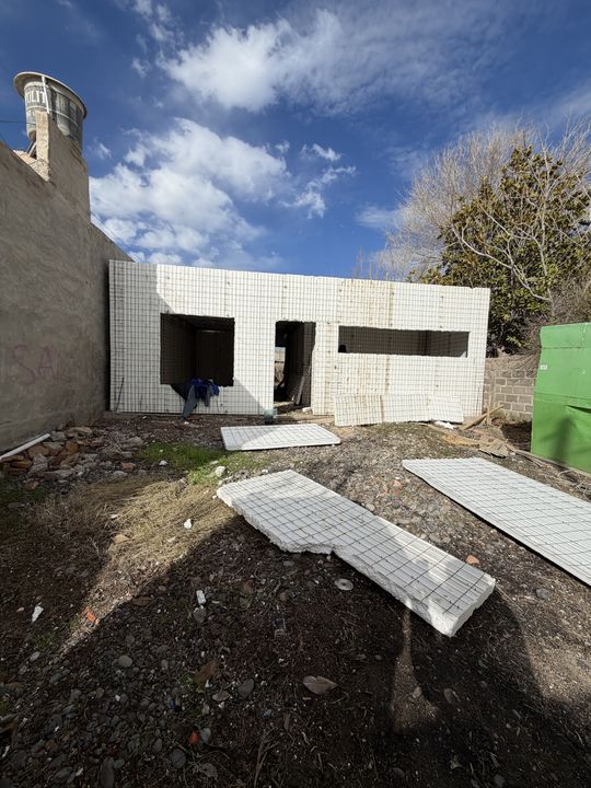 Paneles Cassaforma colocados en un patio