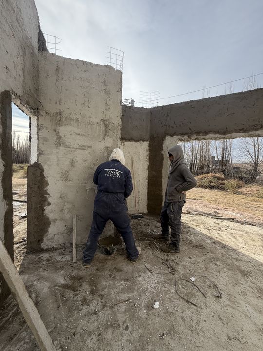 Proyección de concreto en un muro