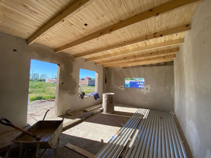Galería con techo de madera