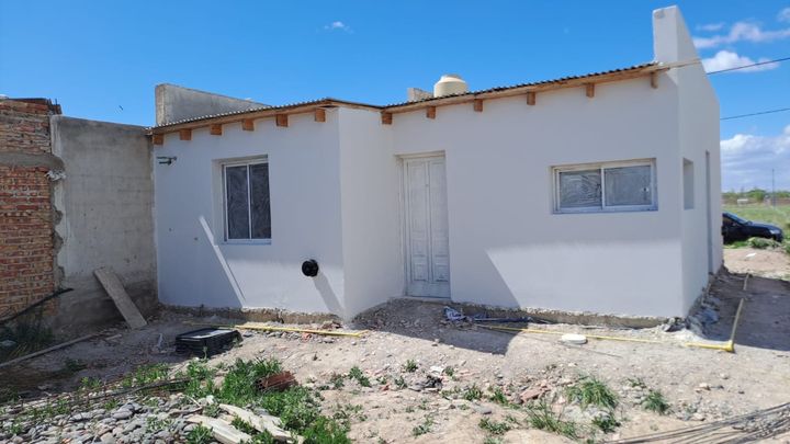 Casa terminada con alero de tejas