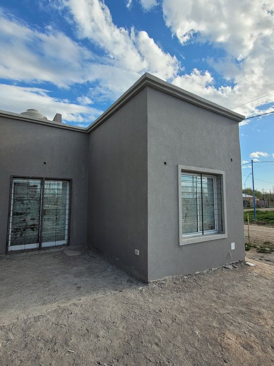 Vivienda terminada con ventanales