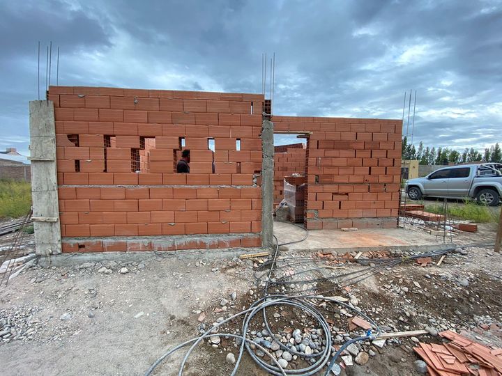 Levantamiento de muros de ladrillo